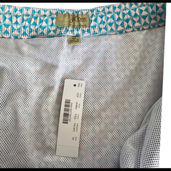 NWT J. Crew 7” Geometric Pool Short Size 40 - Picture 2 of 5